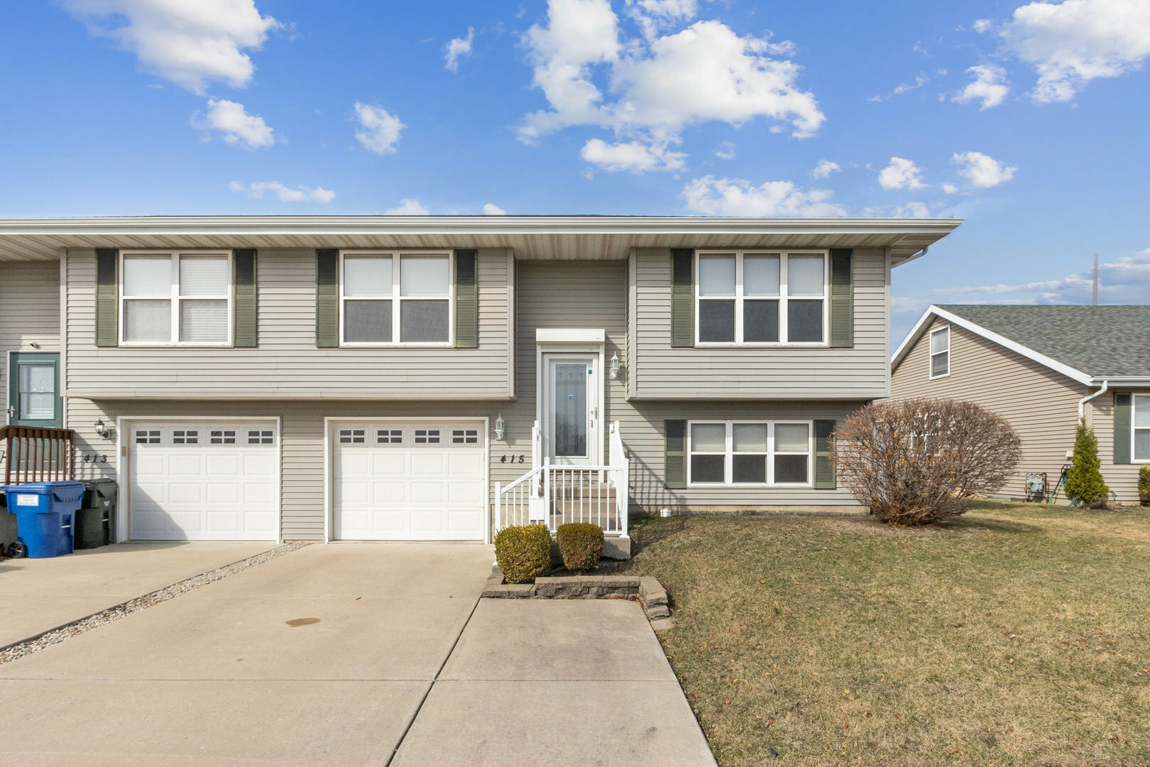 Property Photo: 415 Davidson Drive IL 60447