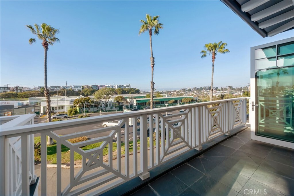 Property Photo: 440 24th Street 1 CA 90266