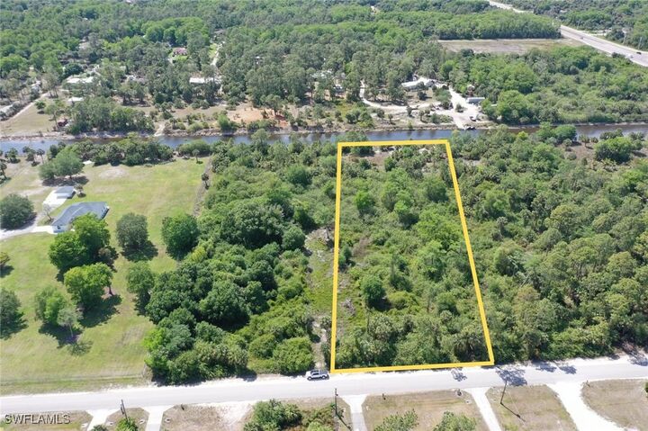 Property Photo:  10th Street SE  FL 34117 