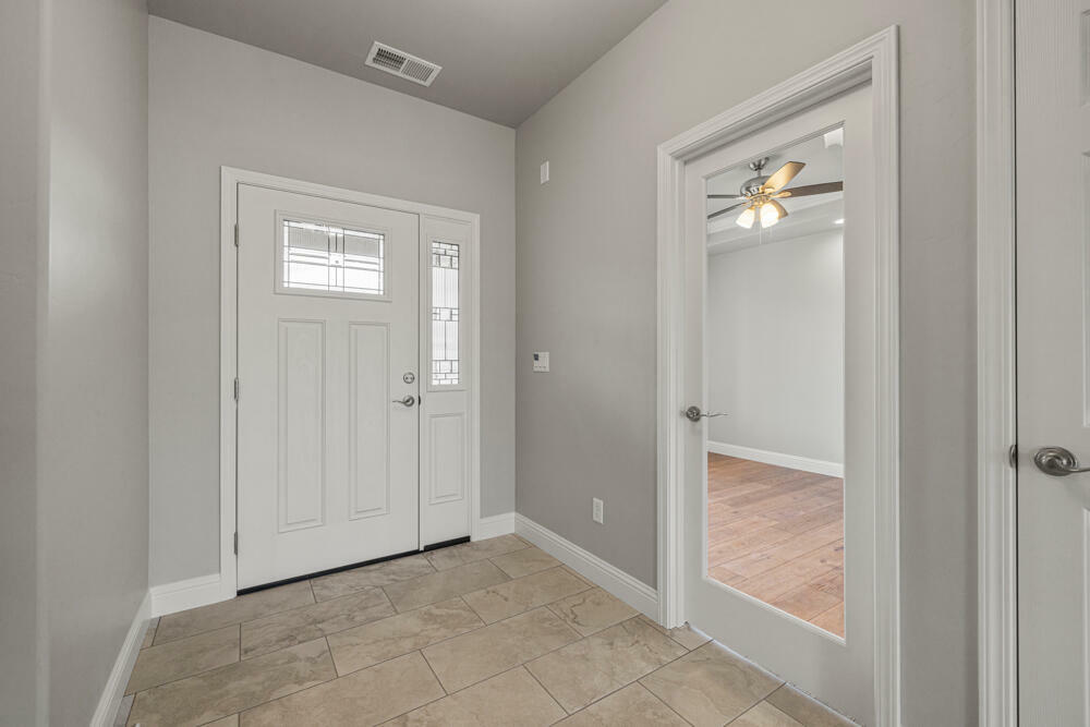 Property Photo: 3723 La Habra Way OR 97603