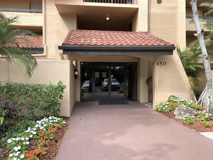 Property Photo: 450 Egret Circle 9205 FL 33444