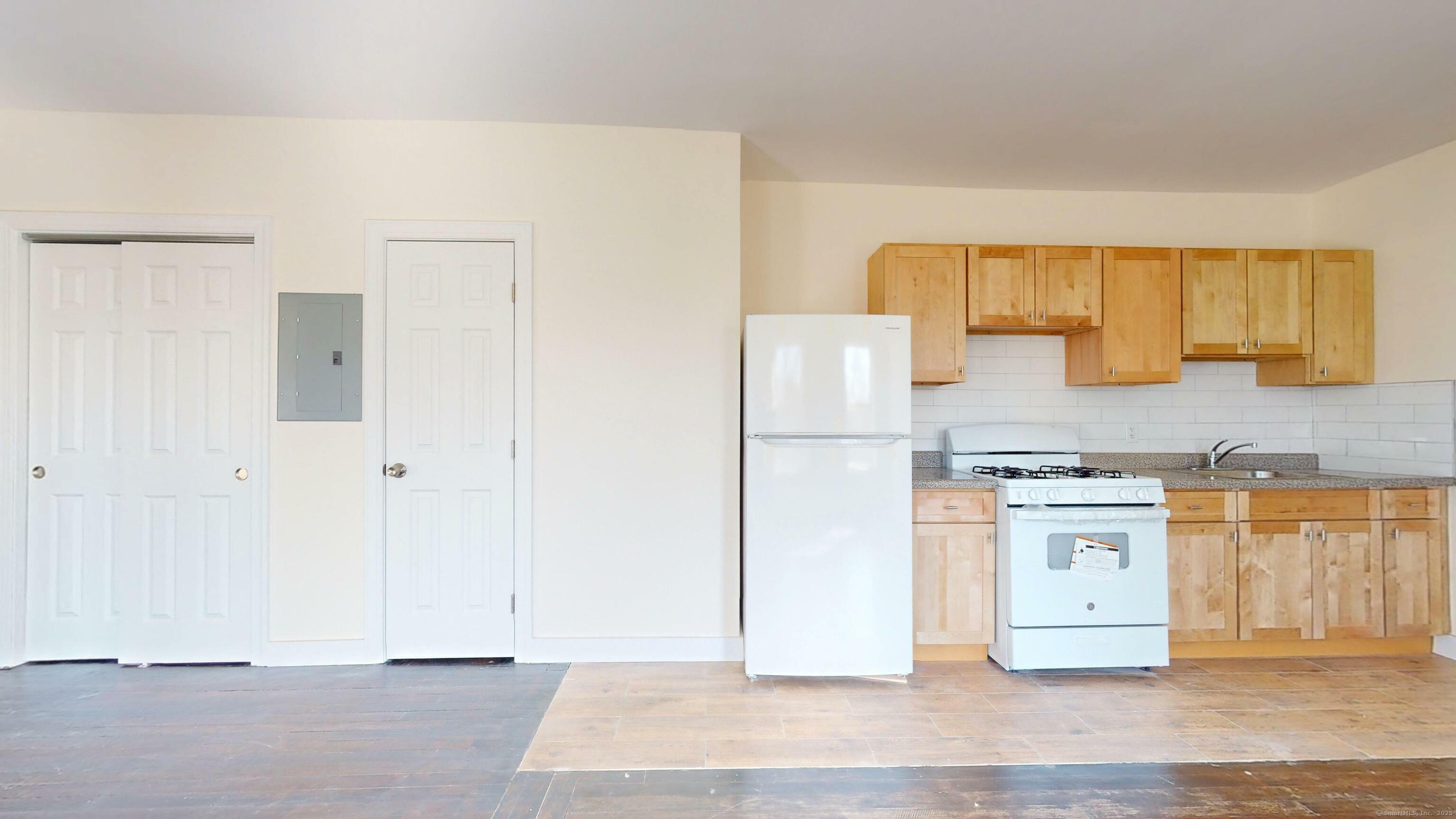 18 Enfield Street 2N  Hartford CT 06112 photo