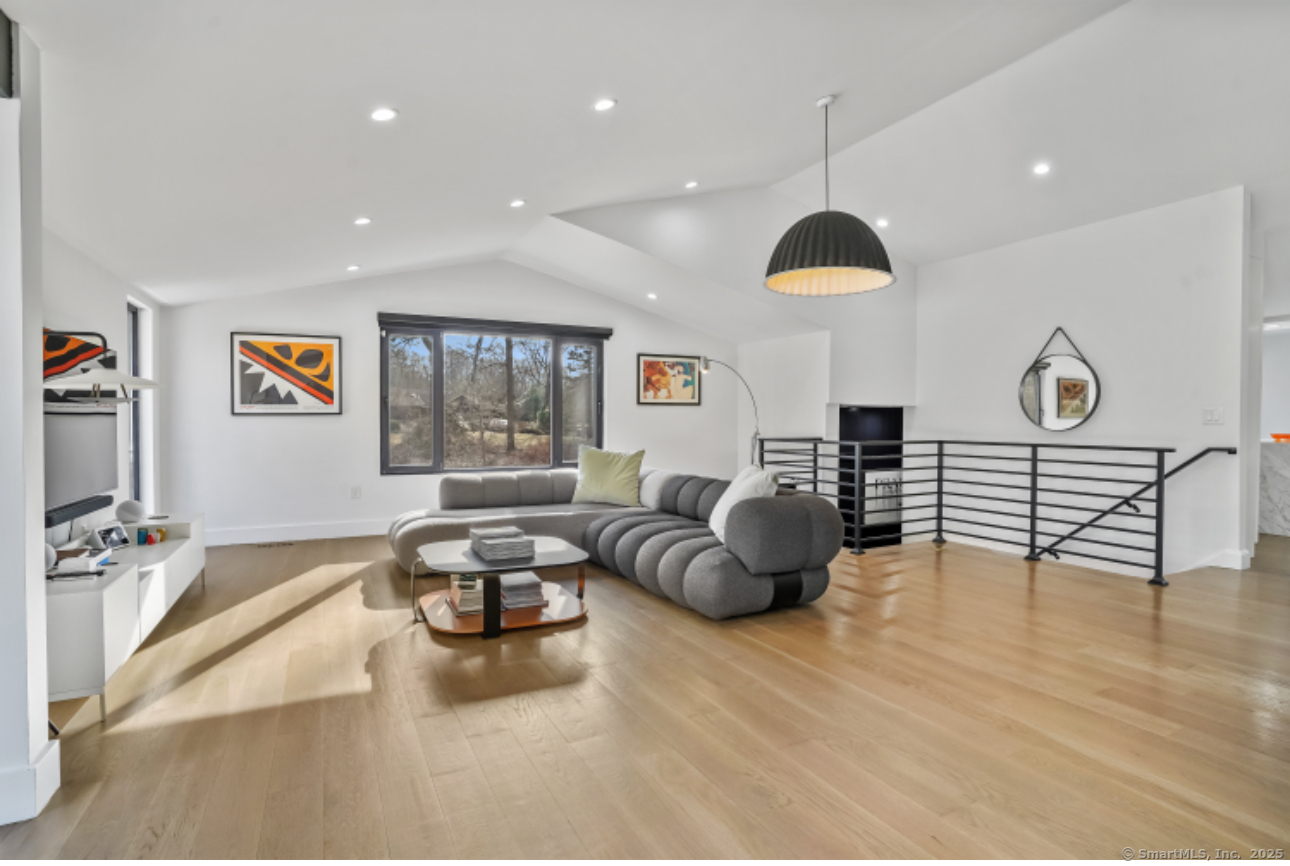 Property Photo:  23 Wyndover Lane North  CT 06902 