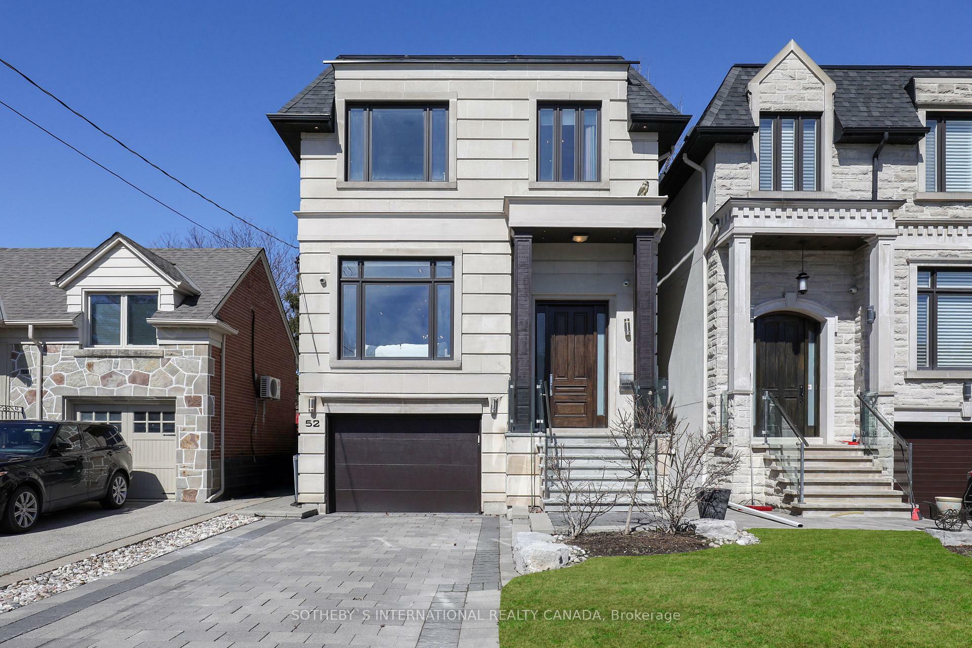 Photo de la propriété: 52 Carmichael Avenue ON M5M 2W7