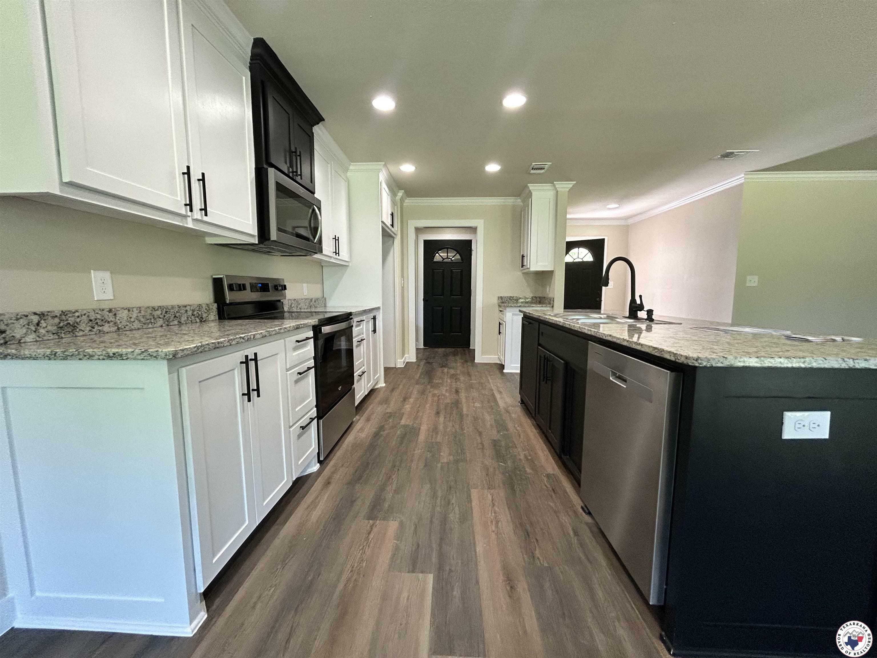 Property Photo: 110 Village Place TX 75501