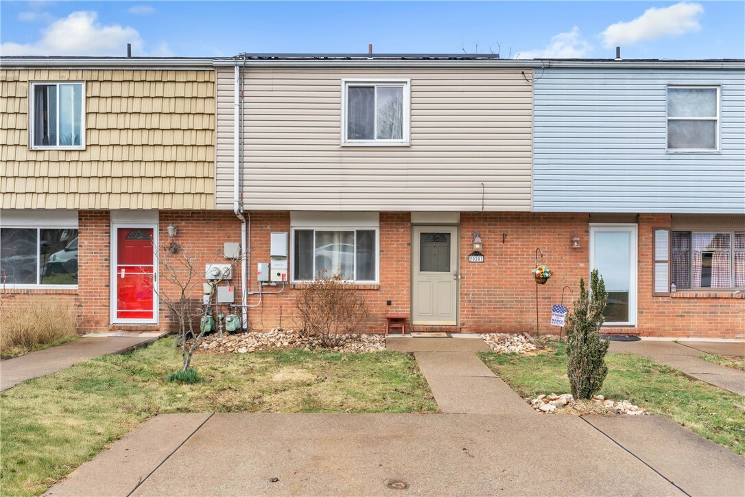 Property Photo: 2028 Denning Way PA 15137