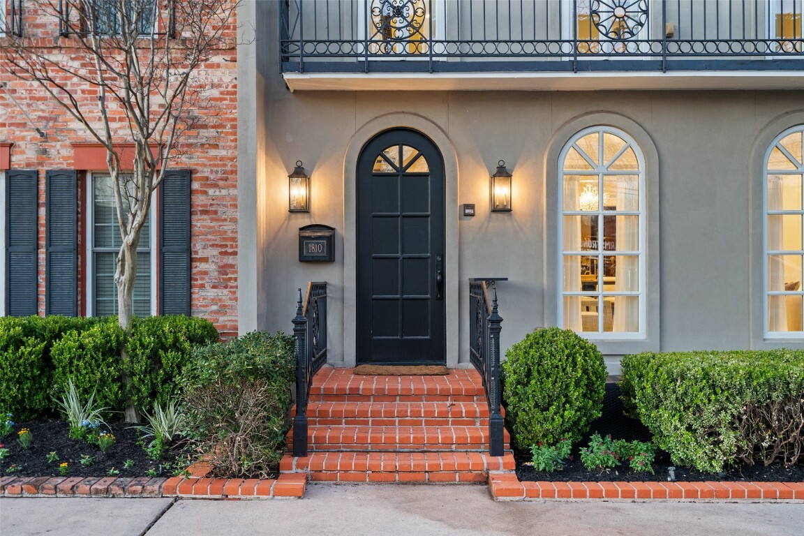 Property Photo: 1810 W 35th Street TX 78703
