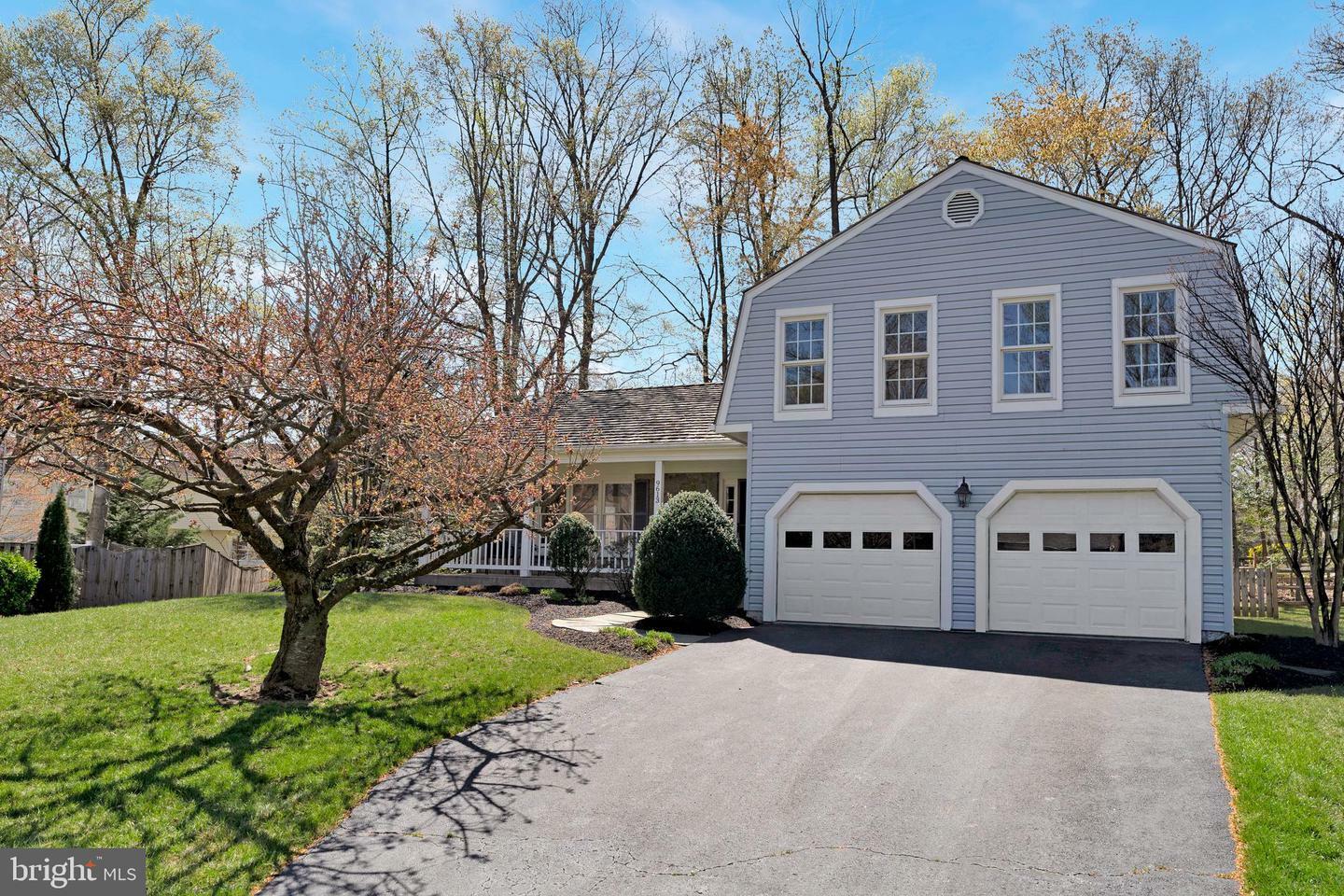 Property Photo: 9613 Burnt Oak Drive VA 22039