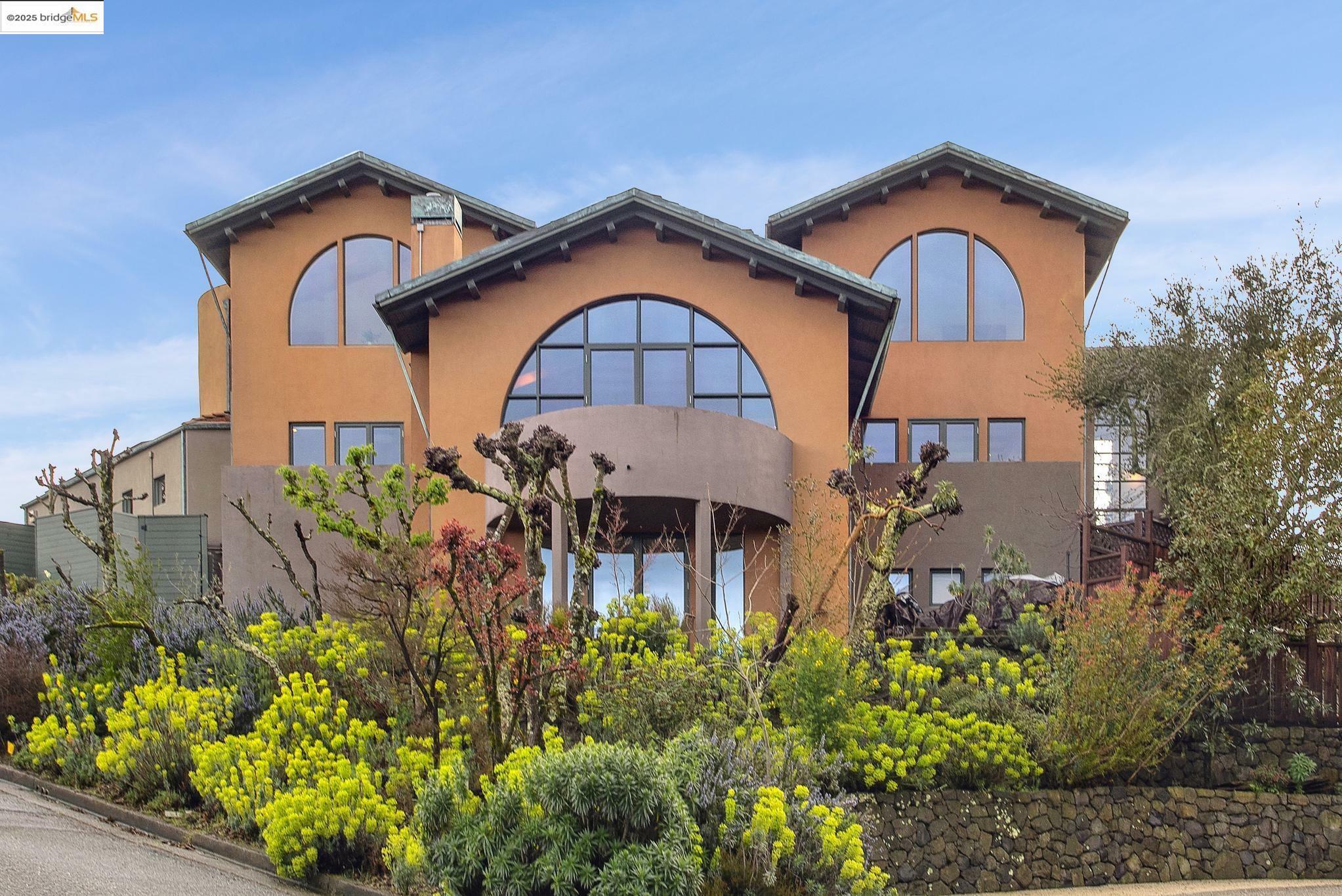 Property Photo: 5 Woodside Way CA 94611