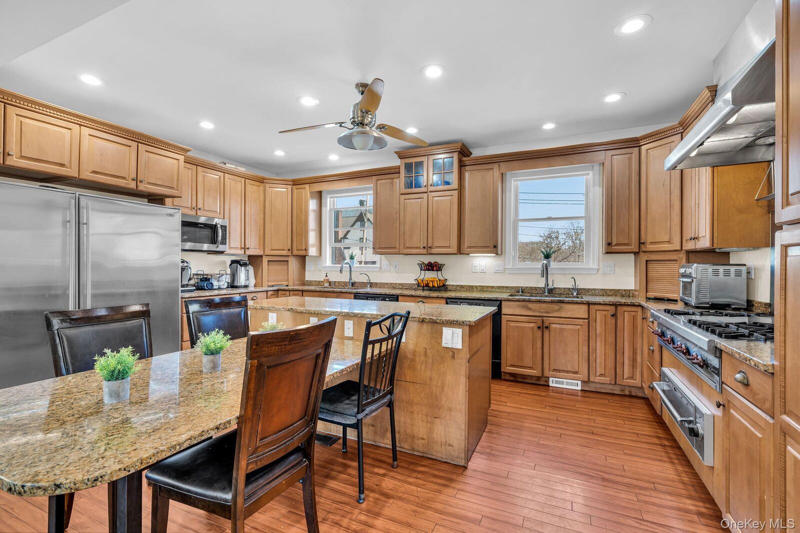 Property Photo:  27 Overlook Road  NY 10605 