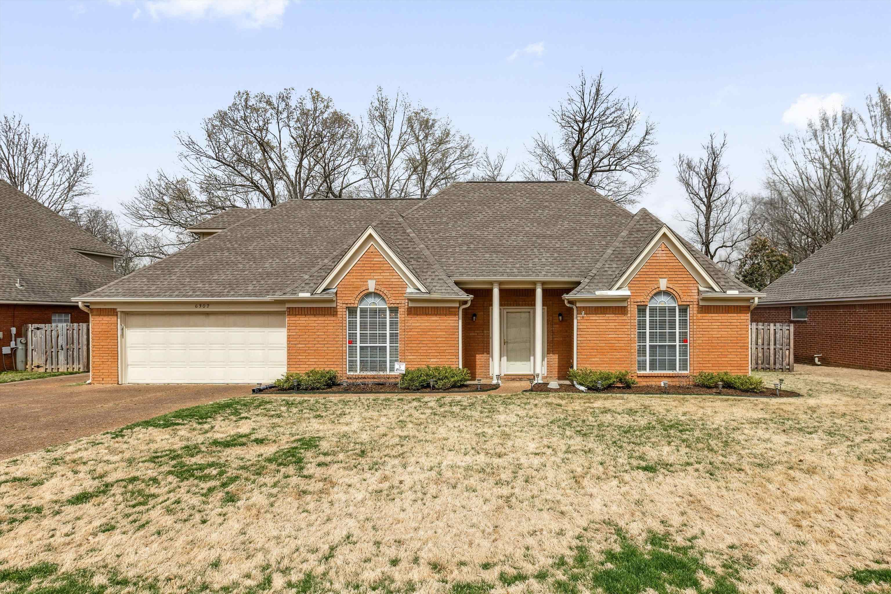 Property Photo: 6302 Daybreak Dr TN 38135