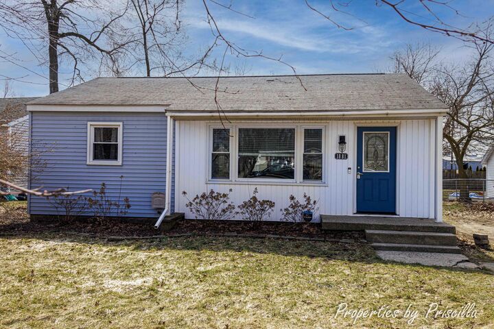 1881 Manor Drive  Norton Shores MI 49441 photo