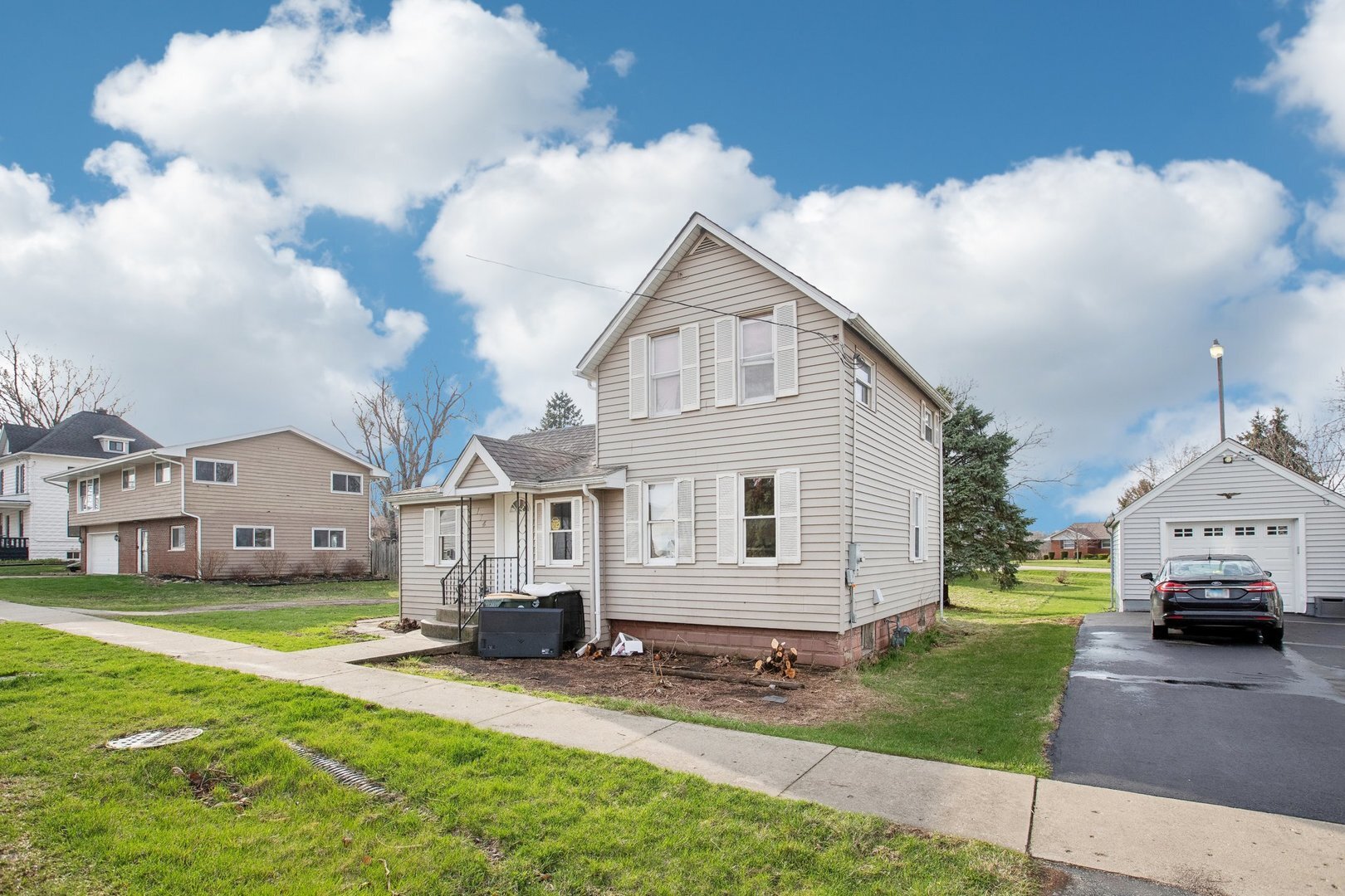Property Photo: 174 E Center Street IL 60109
