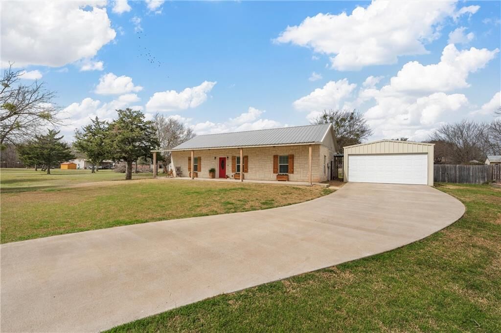 Property Photo:  222 Ashland Drive  TX 76712 