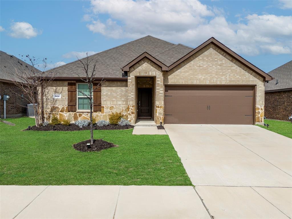 Property Photo: 904 Egret Street TX 75407