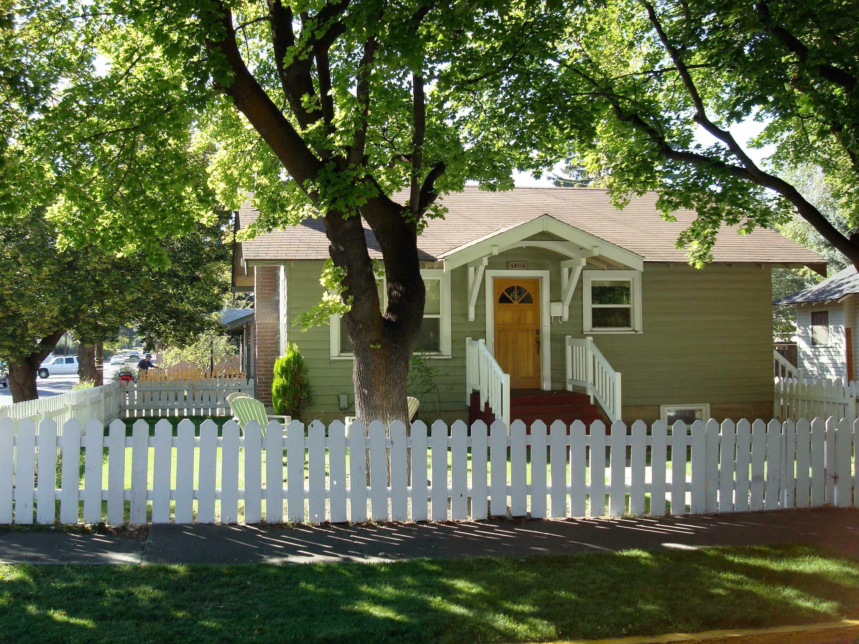 Property Photo: 1603 NW 2nd Street OR 97703