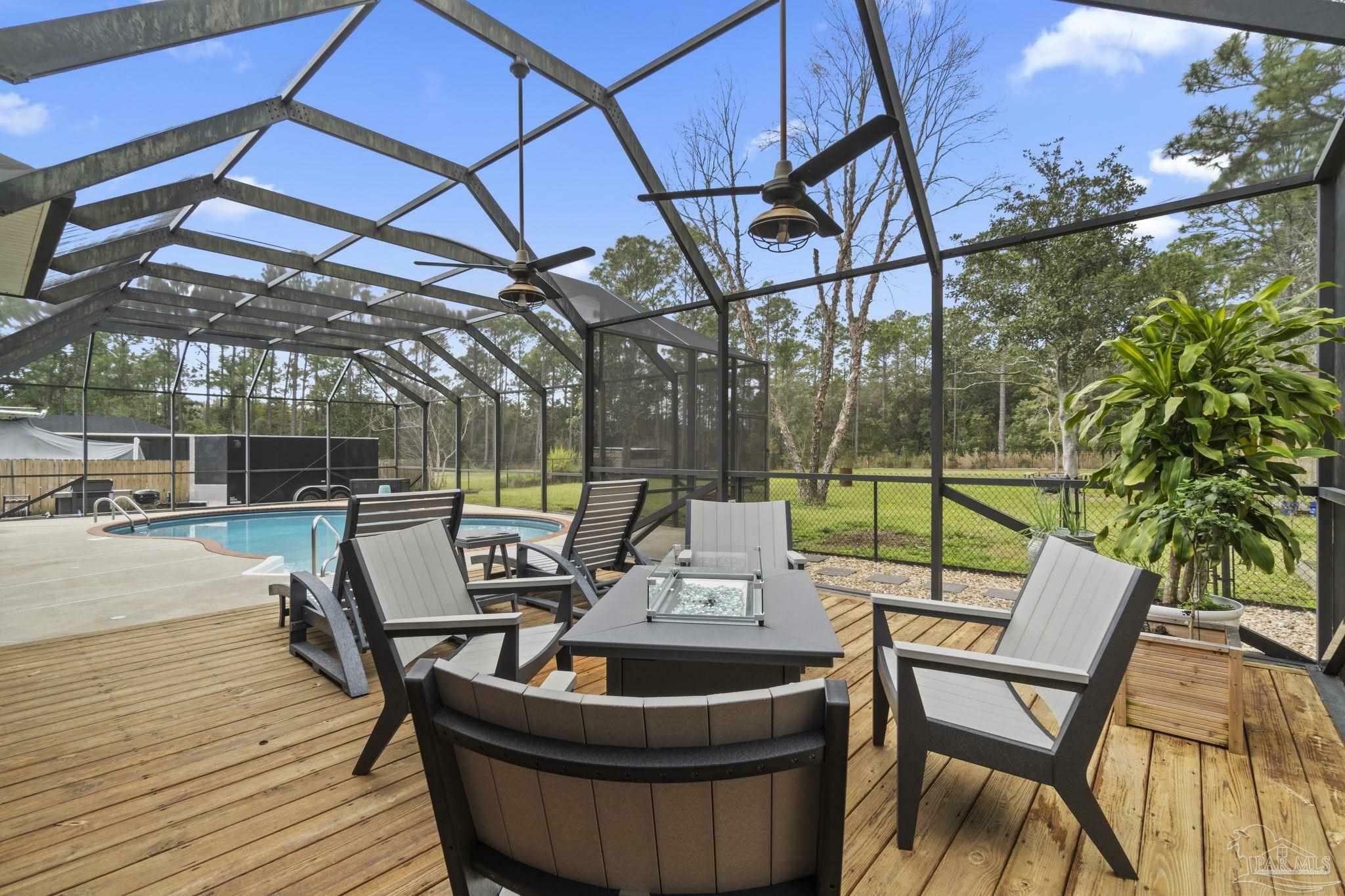 Property Photo: 1343 Dubose Rd FL 32563