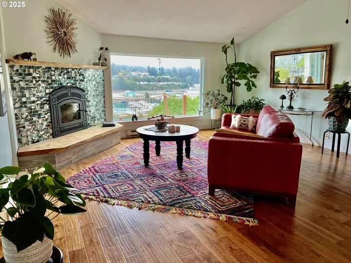 Property Photo:  236 Fountain Ct  OR 97415 