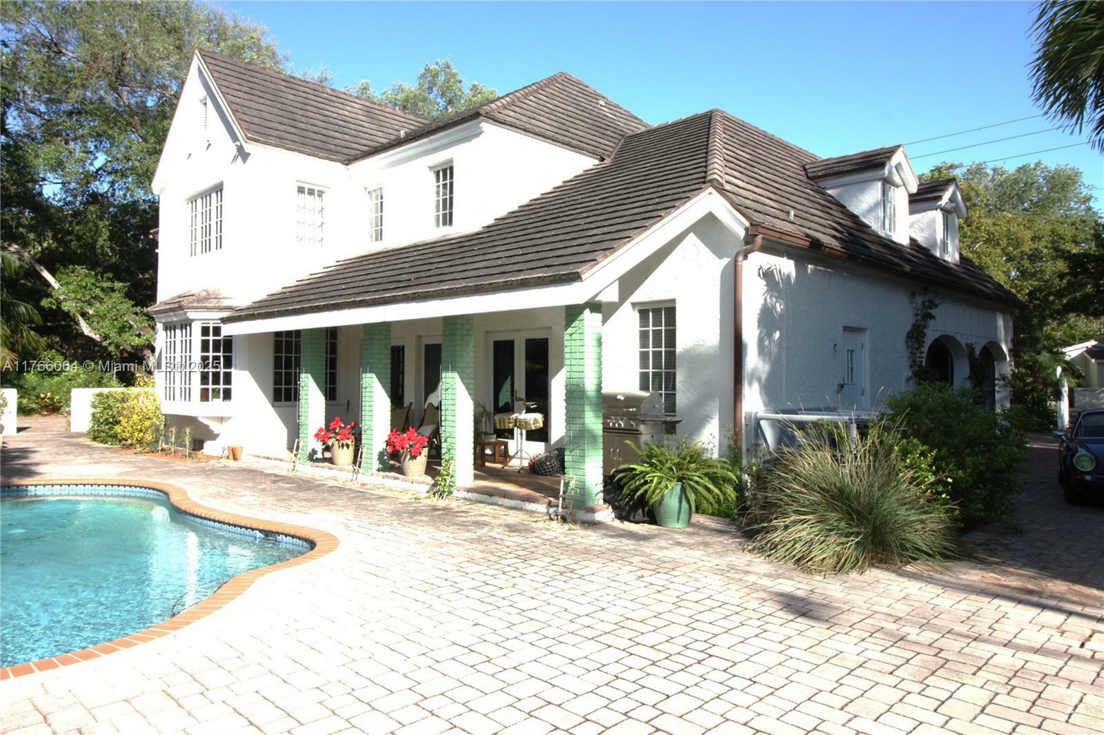 Property Photo: 6750 Granada Blvd FL 33146