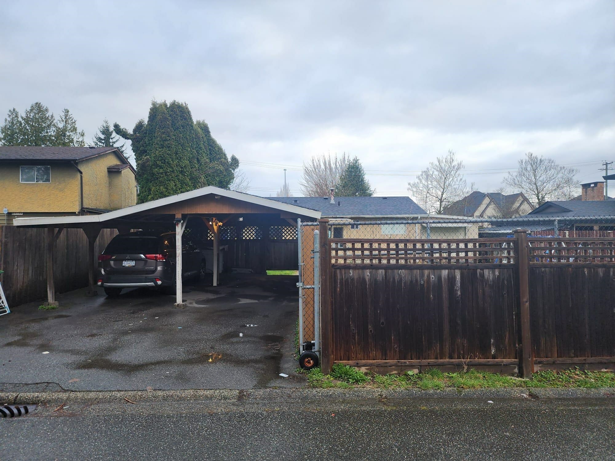 Photo de la propriété:  14154 72 Avenue  BC V3W 2P8 