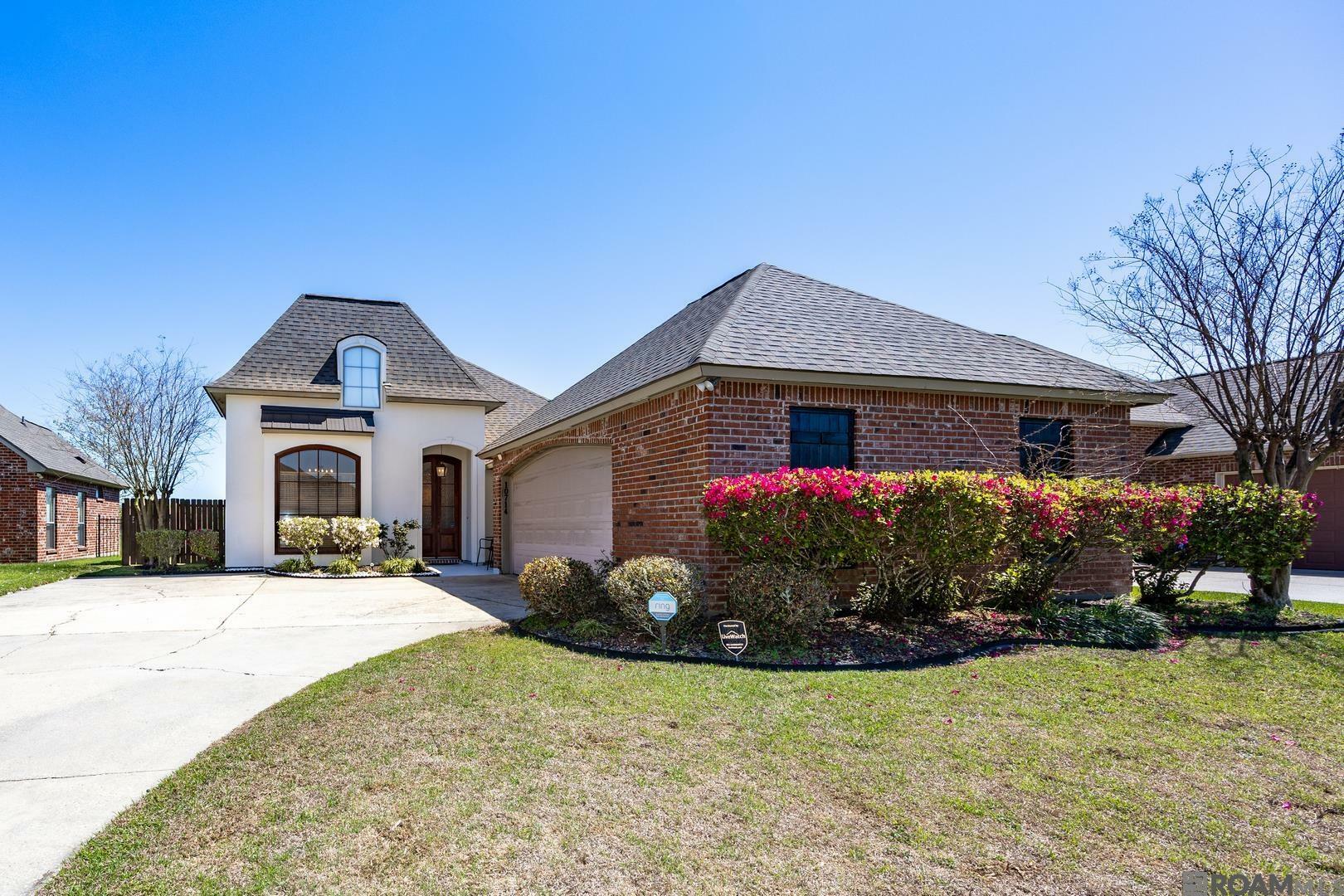 Property Photo: 10714 Hillbrook Ave LA 70810