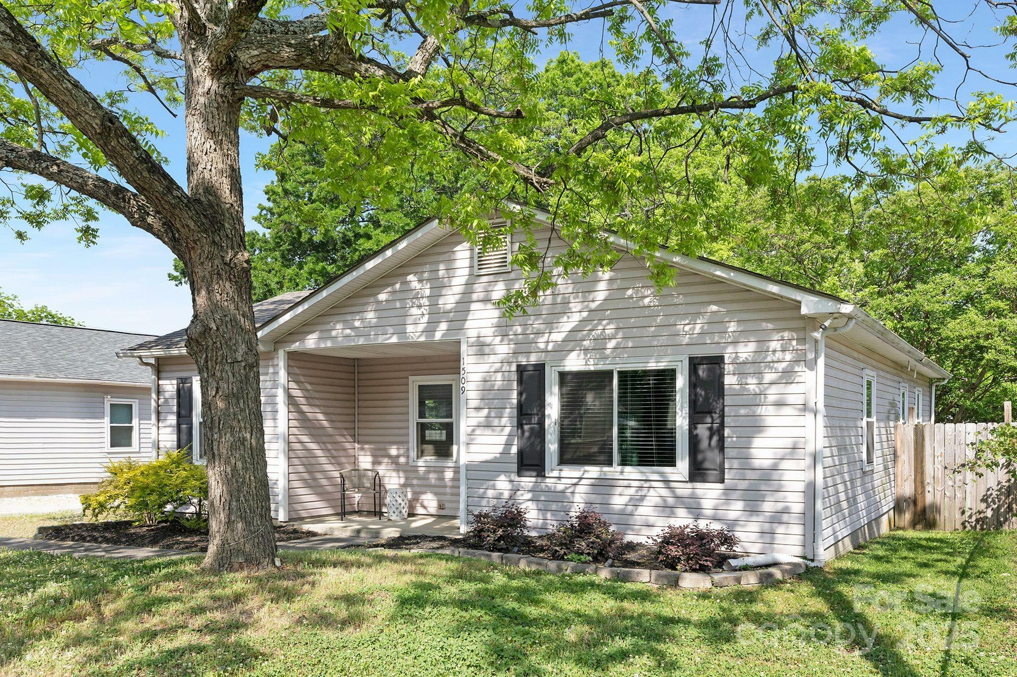 Property Photo: 1509 Harrill Street NC 28205