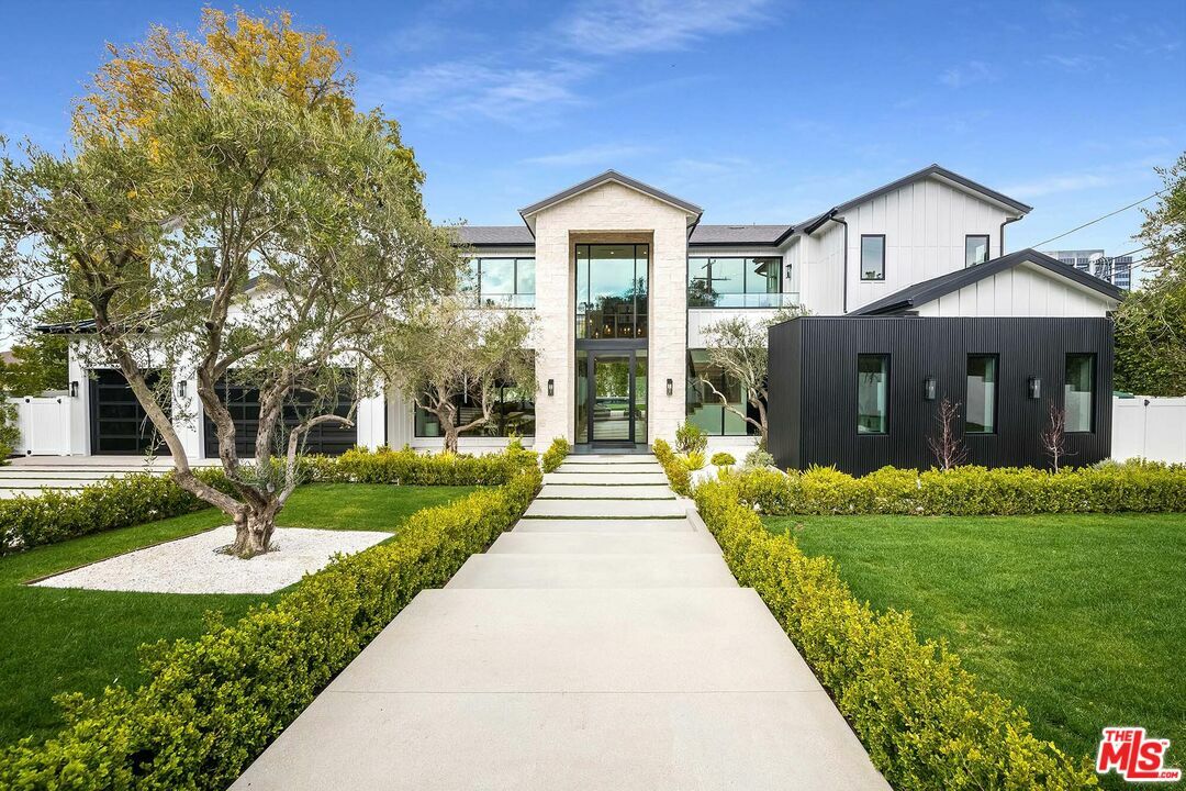 15907 Valley Vista Blvd  Encino CA 91436 photo