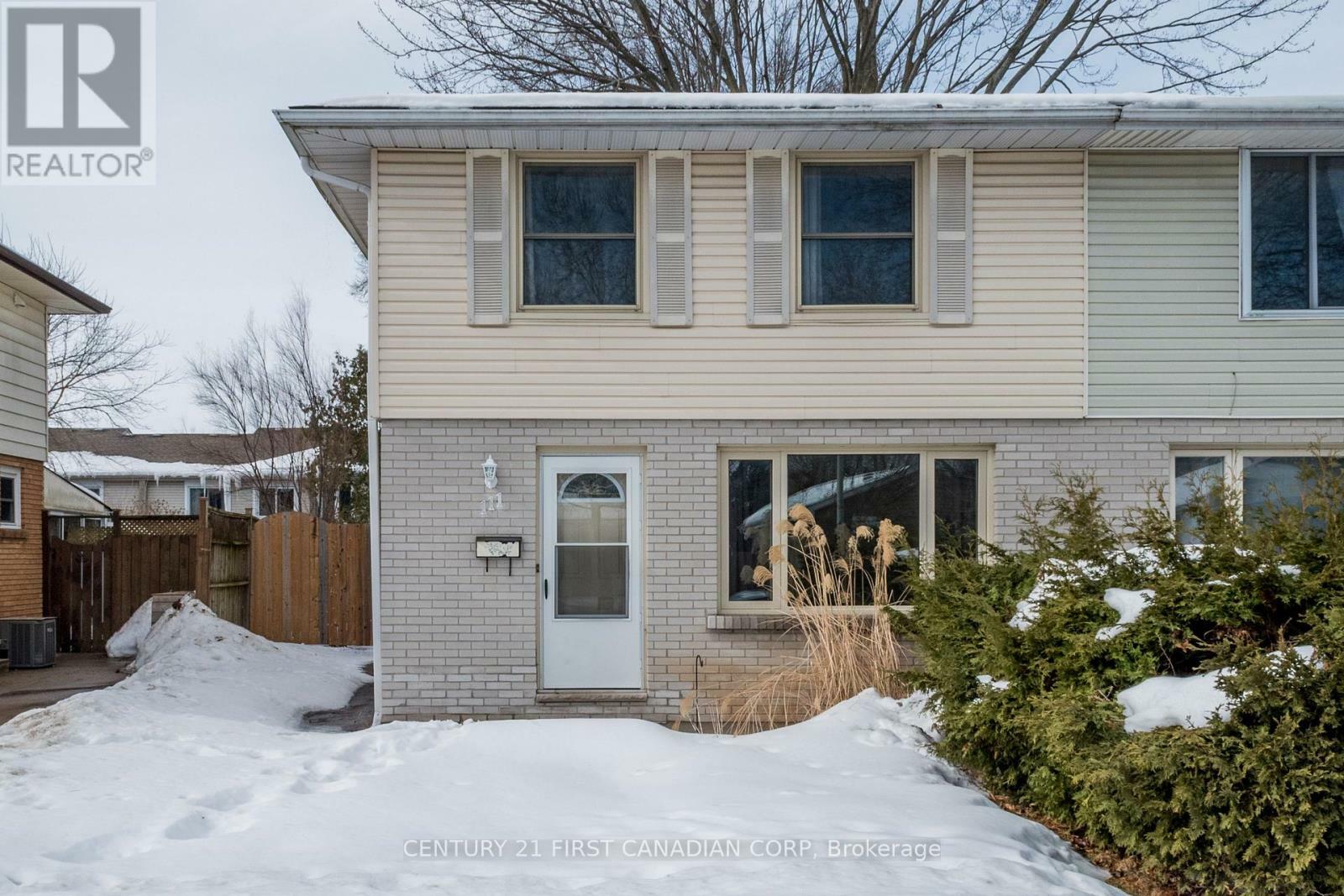 Photo de la propriété:  111 Woodrow Crescent  ON N6E 1E7 