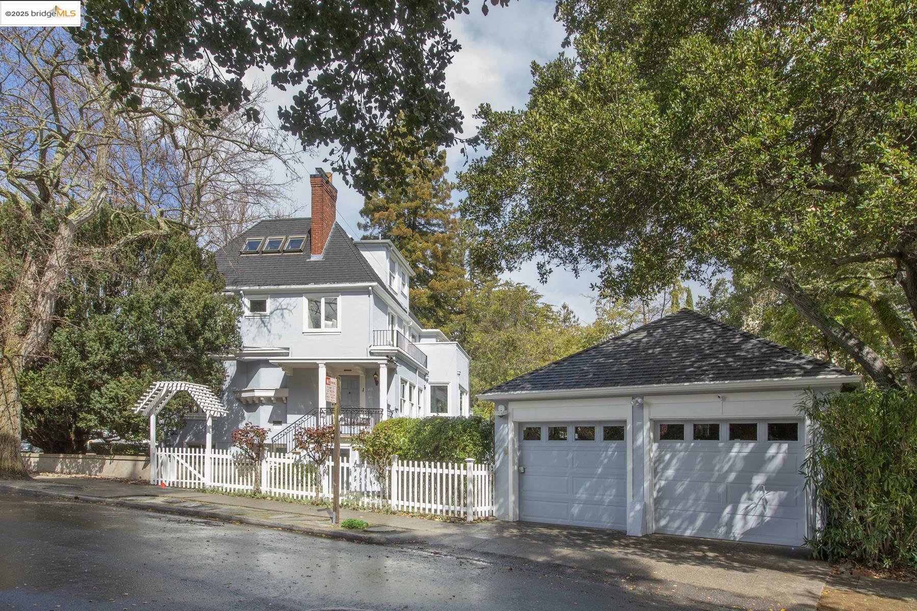 Property Photo: 1 Brookside Avenue CA 94705