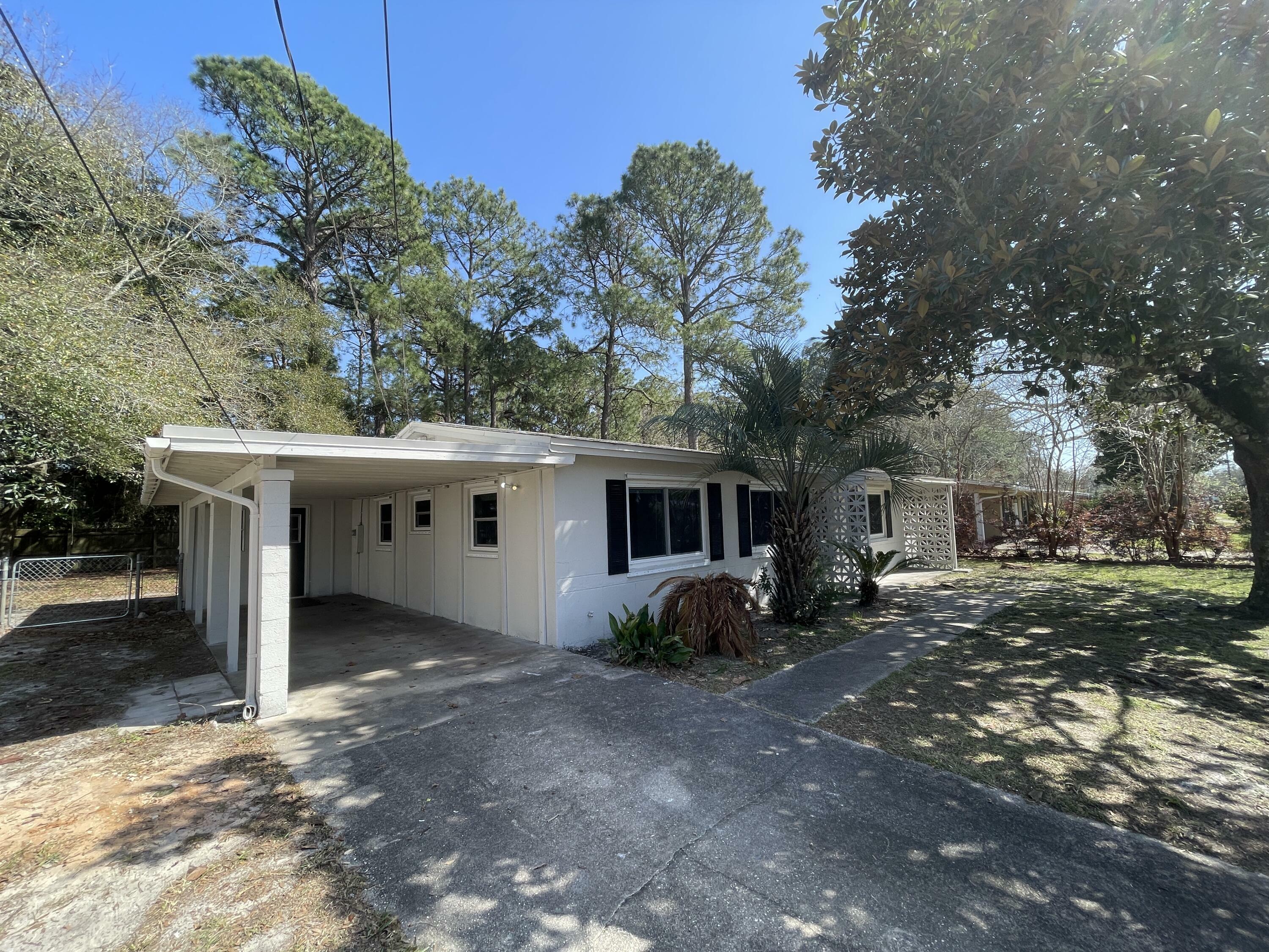 Property Photo: 290 Anderson Drive FL 32569
