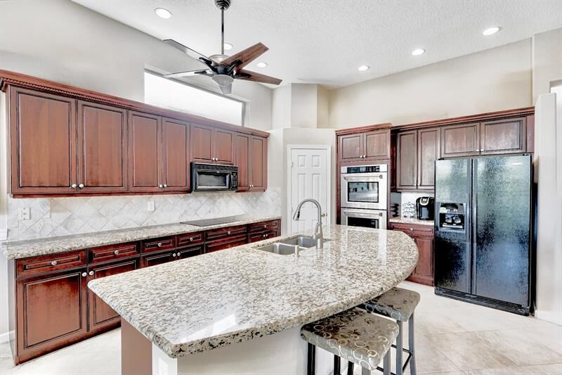 Property Photo: 1914 Via Castello FL 33411