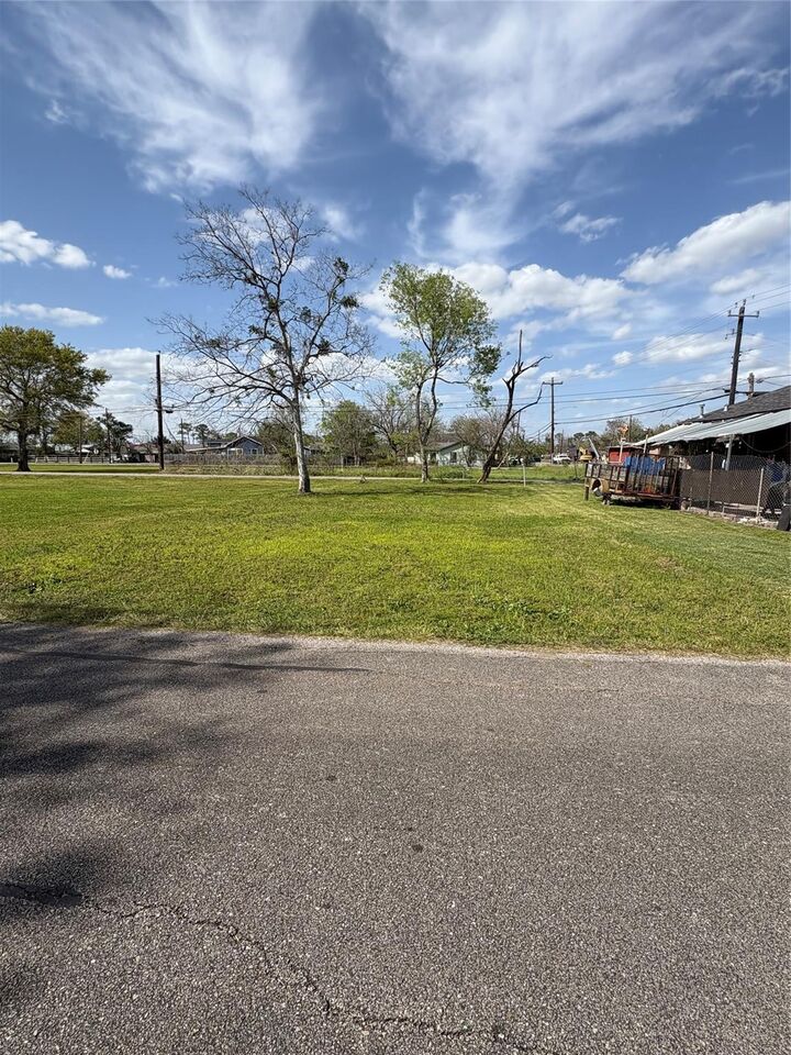 Property Photo: 1002 Rufus Street TX 77469