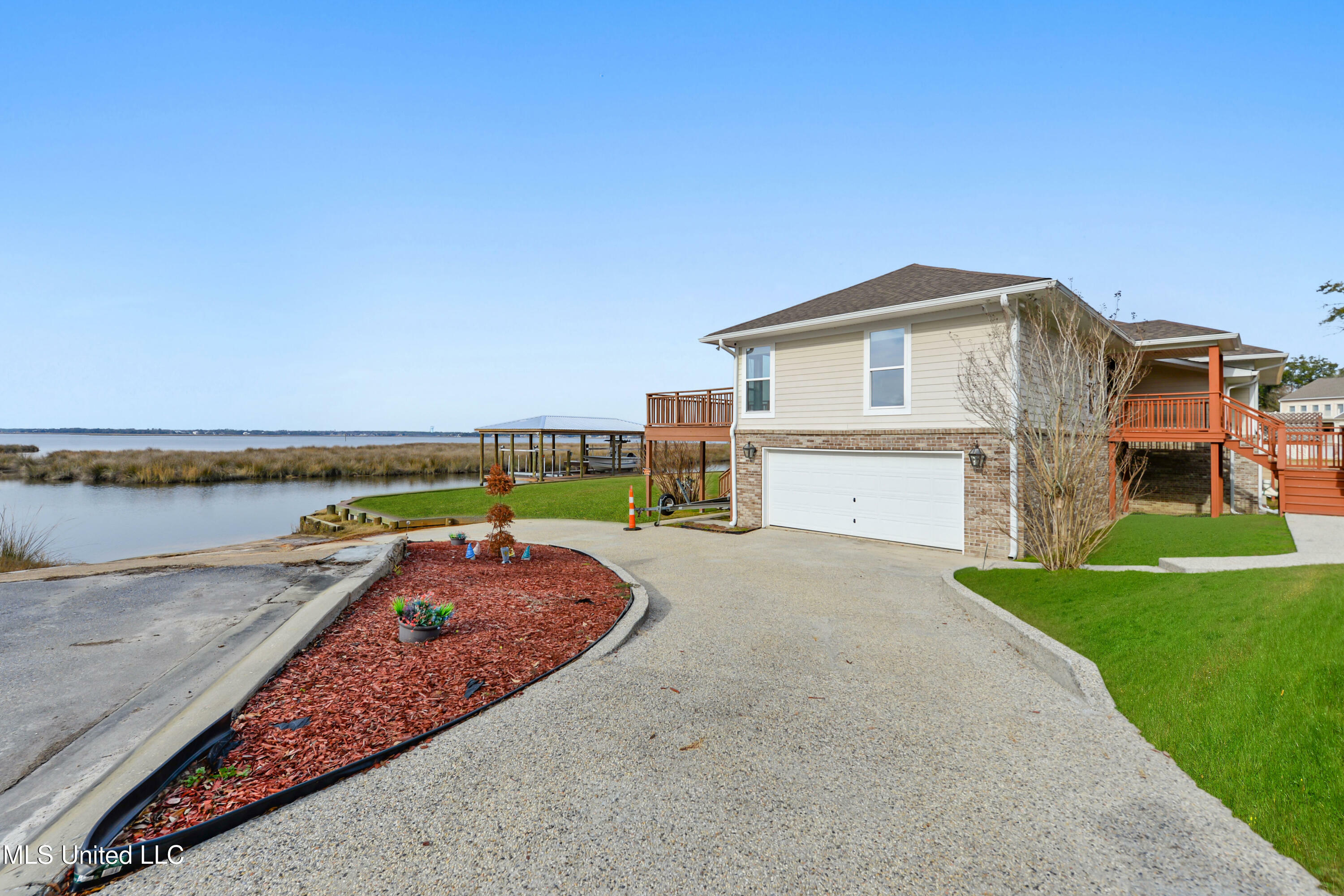 Property Photo: 2562 Mercedes Drive MS 39531