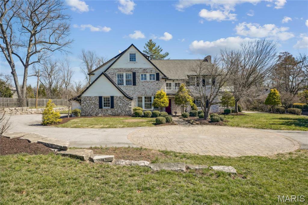 Property Photo: 910 Kent Road MO 63124