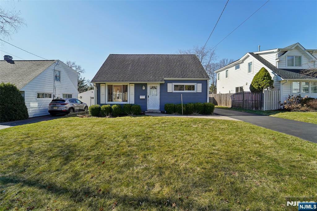54 Richard Drive  Waldwick NJ 07463 photo