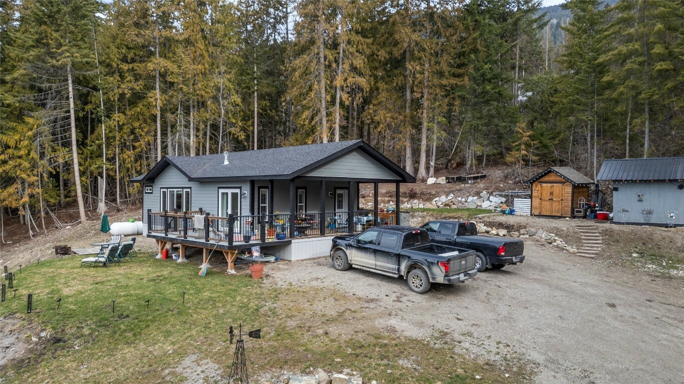 Property Photo: 7551 Klondike Trail BC V0E 1M8