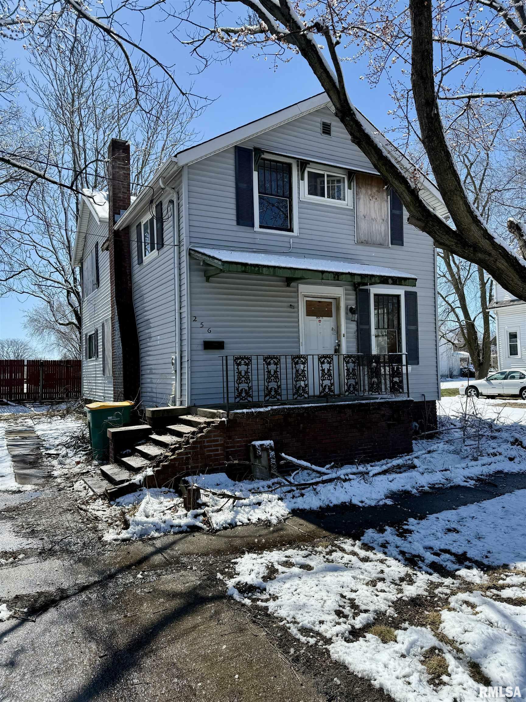 Property Photo: 256 Selden Street IL 61401