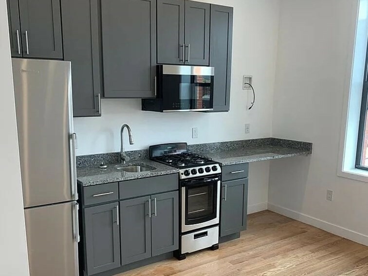 Property Photo: 64 Market St 404 MA 01901