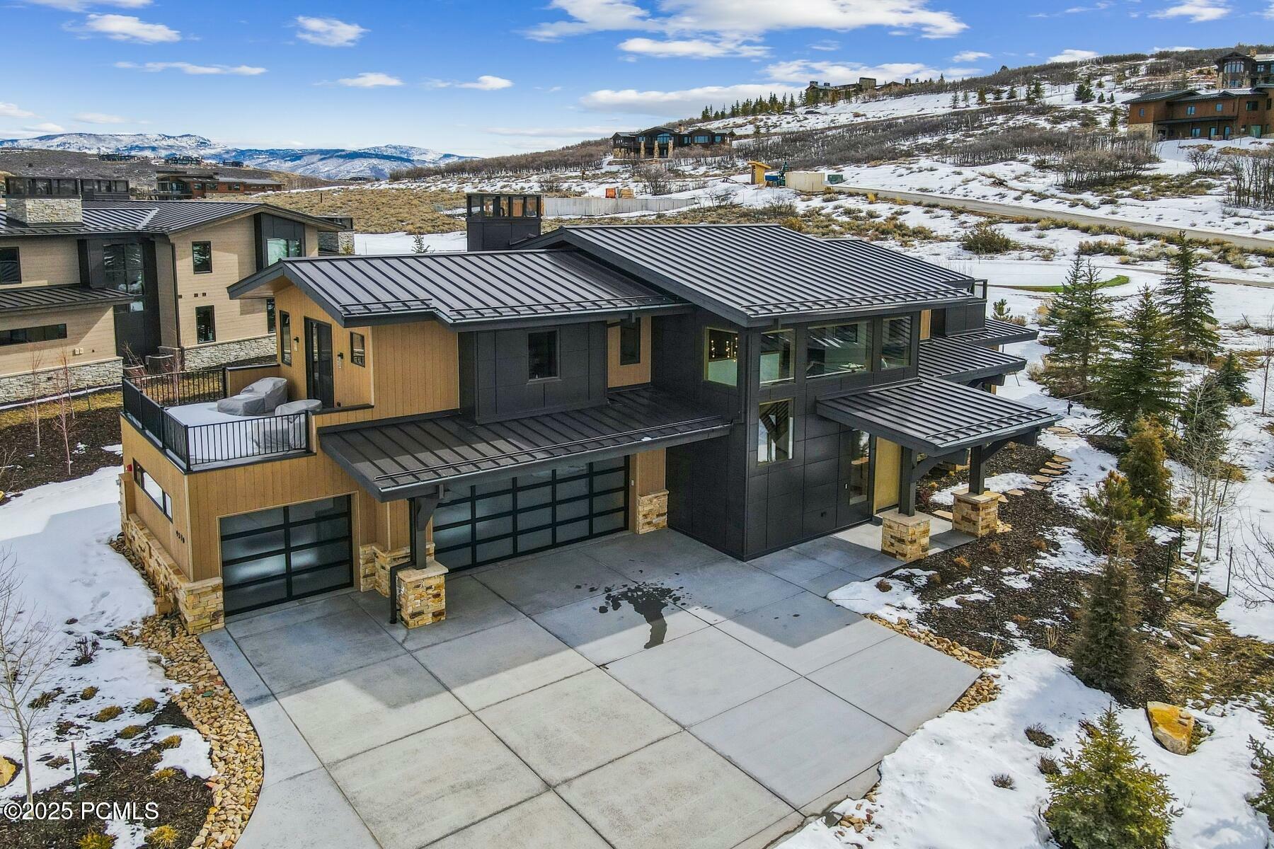 Property Photo: 9570 N Midnight Court UT 84036