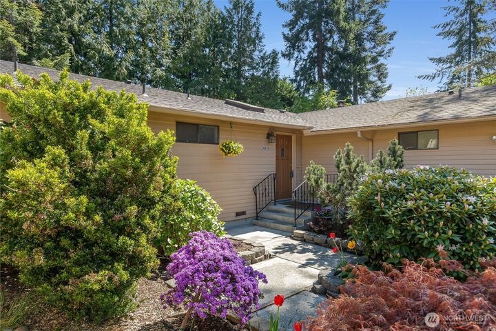 Property Photo: 24920 11th Avenue S WA 98198