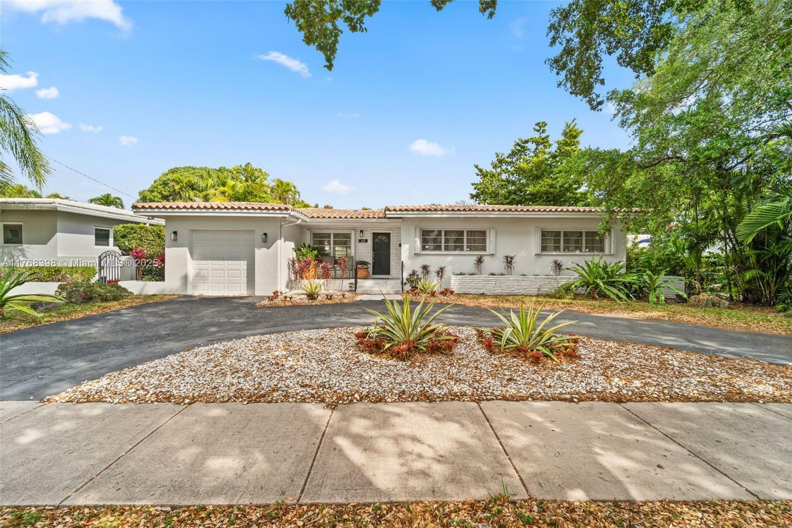Property Photo: 411 Malaga Ave FL 33134