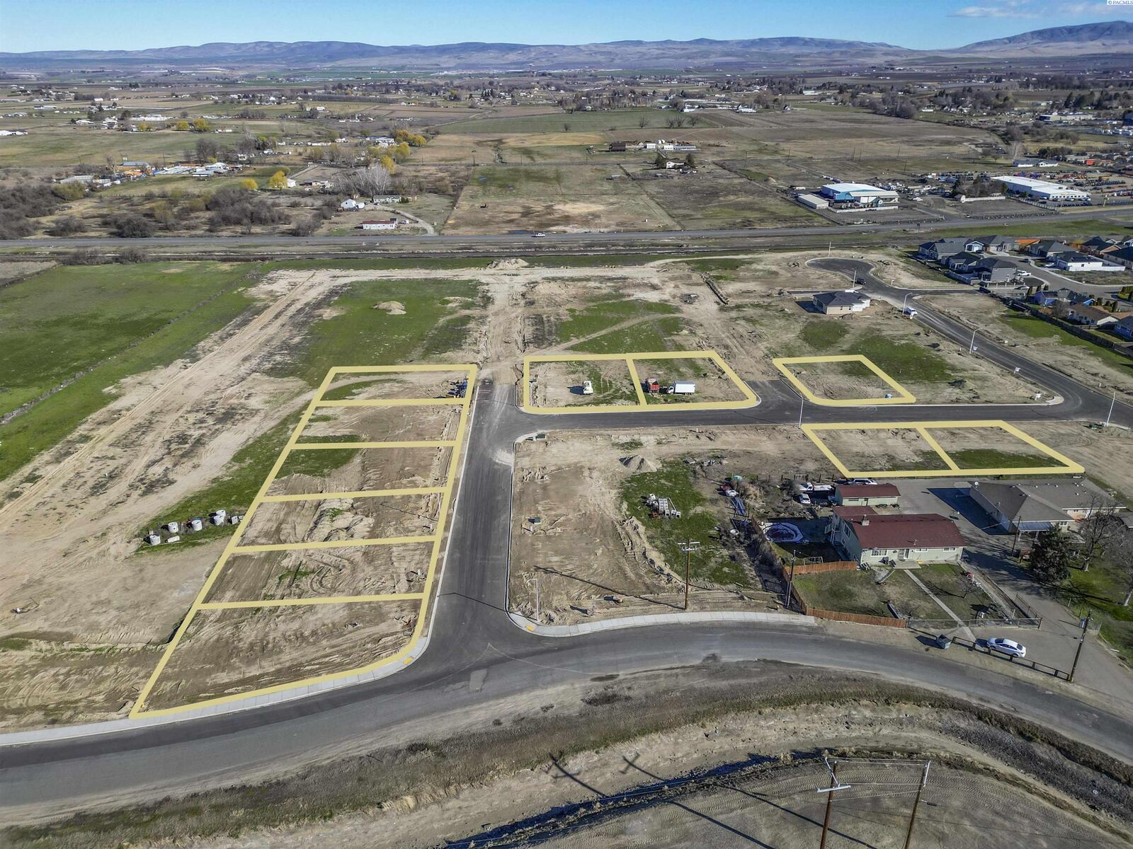 Property Photo:  409 Hogan Street (Lot 30)  WA 98944 