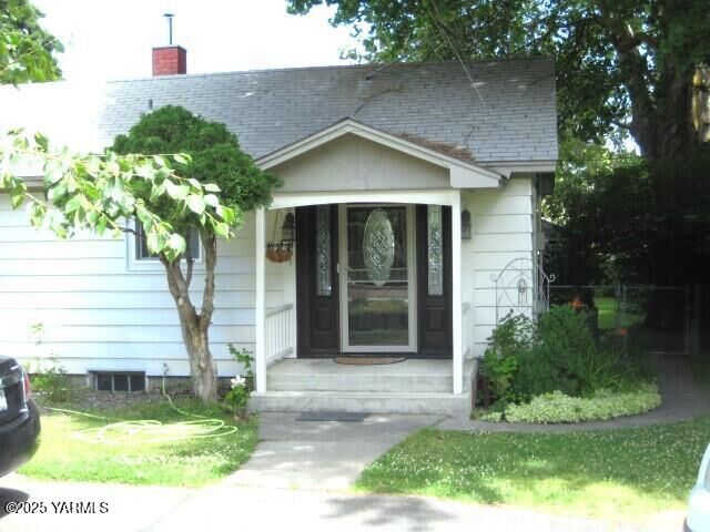Property Photo: 201 N 33rd St WA 98901
