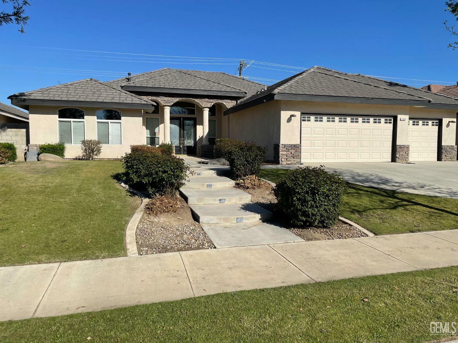 Property Photo: 1808 Three Bridges Way CA 93311