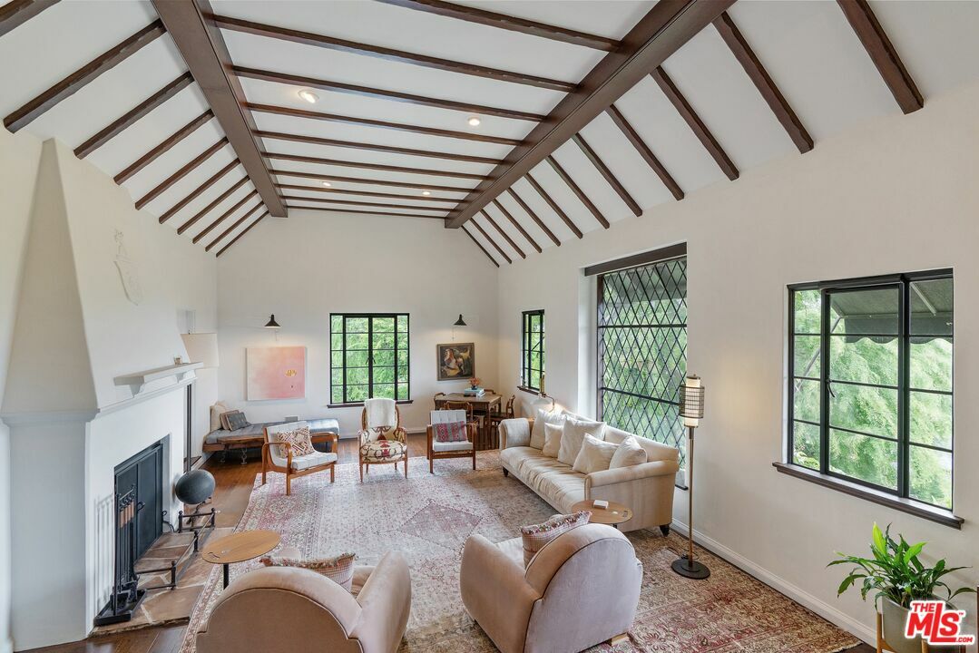Property Photo: 3827 Carnavon Way CA 90027