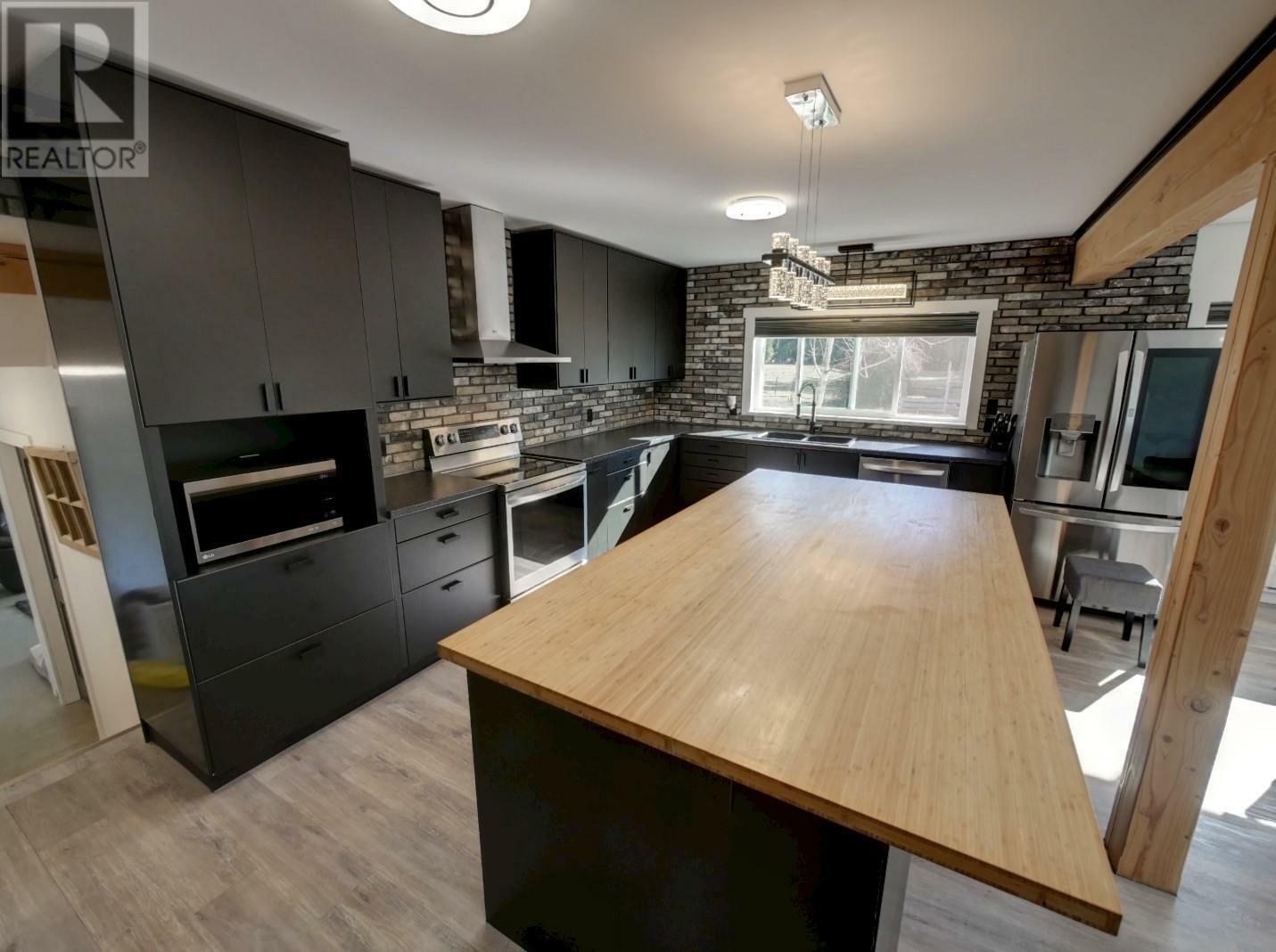 Property Photo: 117 Lakeview Park Road BC V0G 1R0