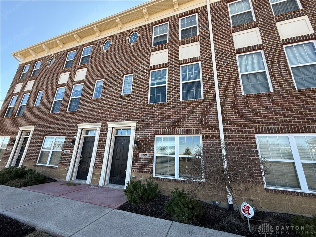 Property Photo: 903 Brownstone Row OH 45066