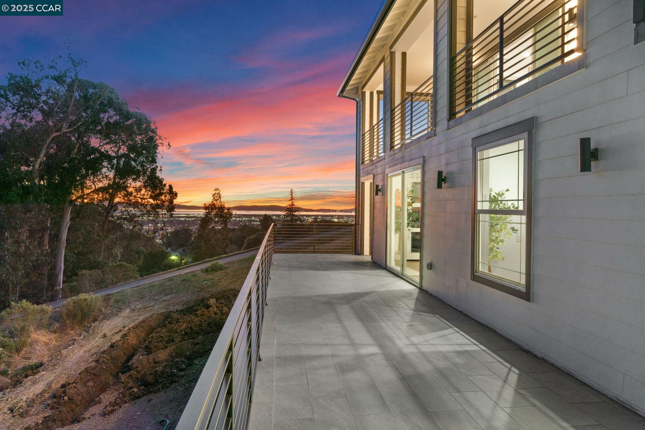Property Photo: 9 Turner Ct CA 94605