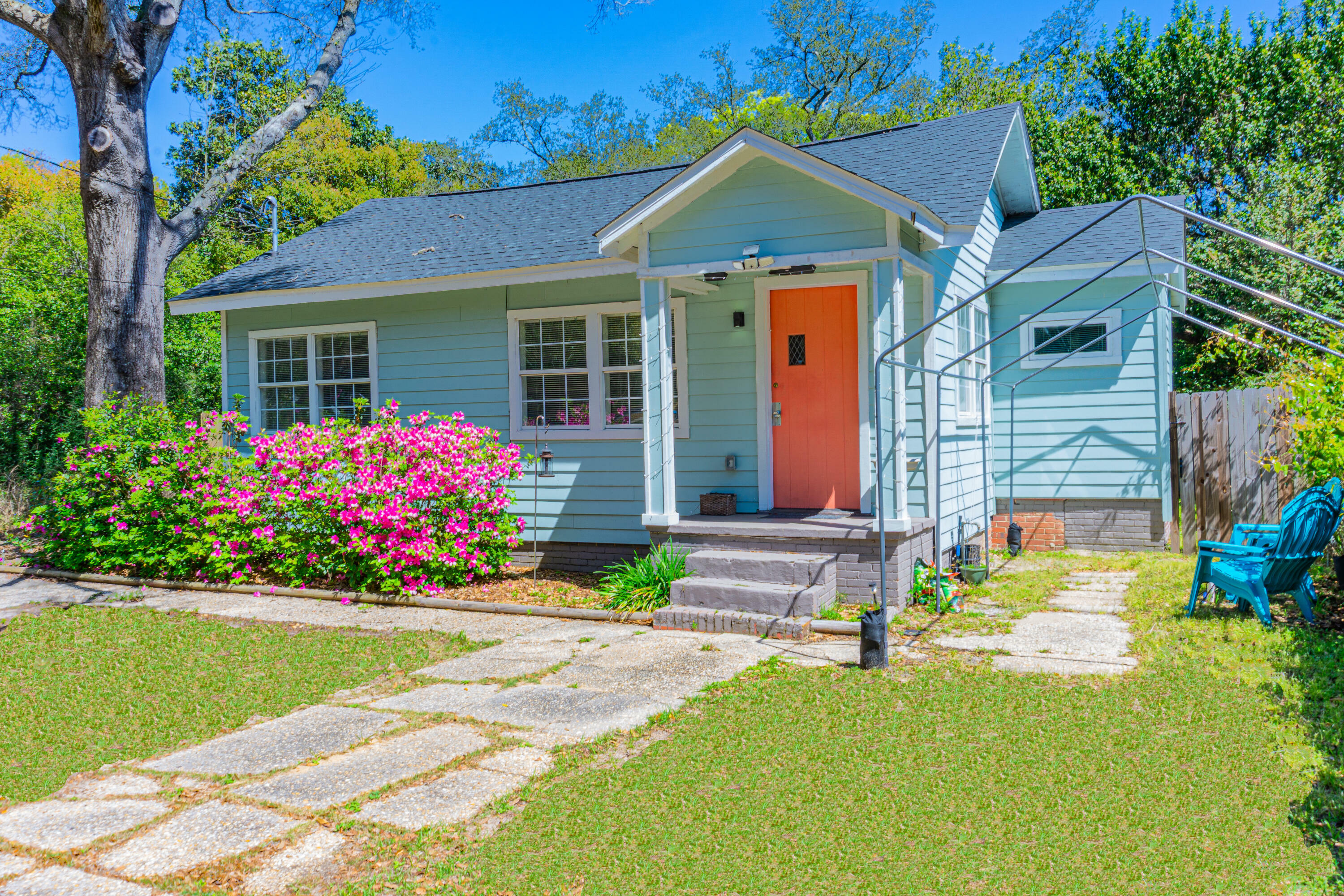 Property Photo:  10 N Jamaica Street  FL 32507 