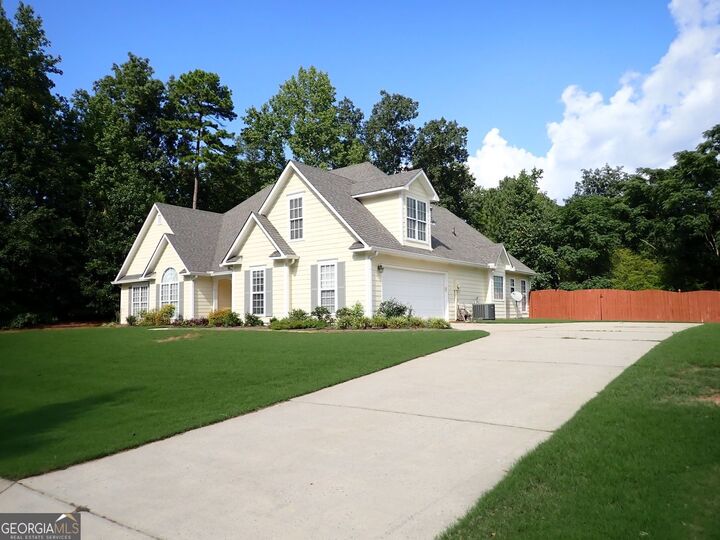 Property Photo:  180 Sunderland Circle  GA 30215 
